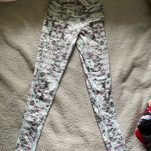 ADORABLE ATHLETA LEGGINGS!